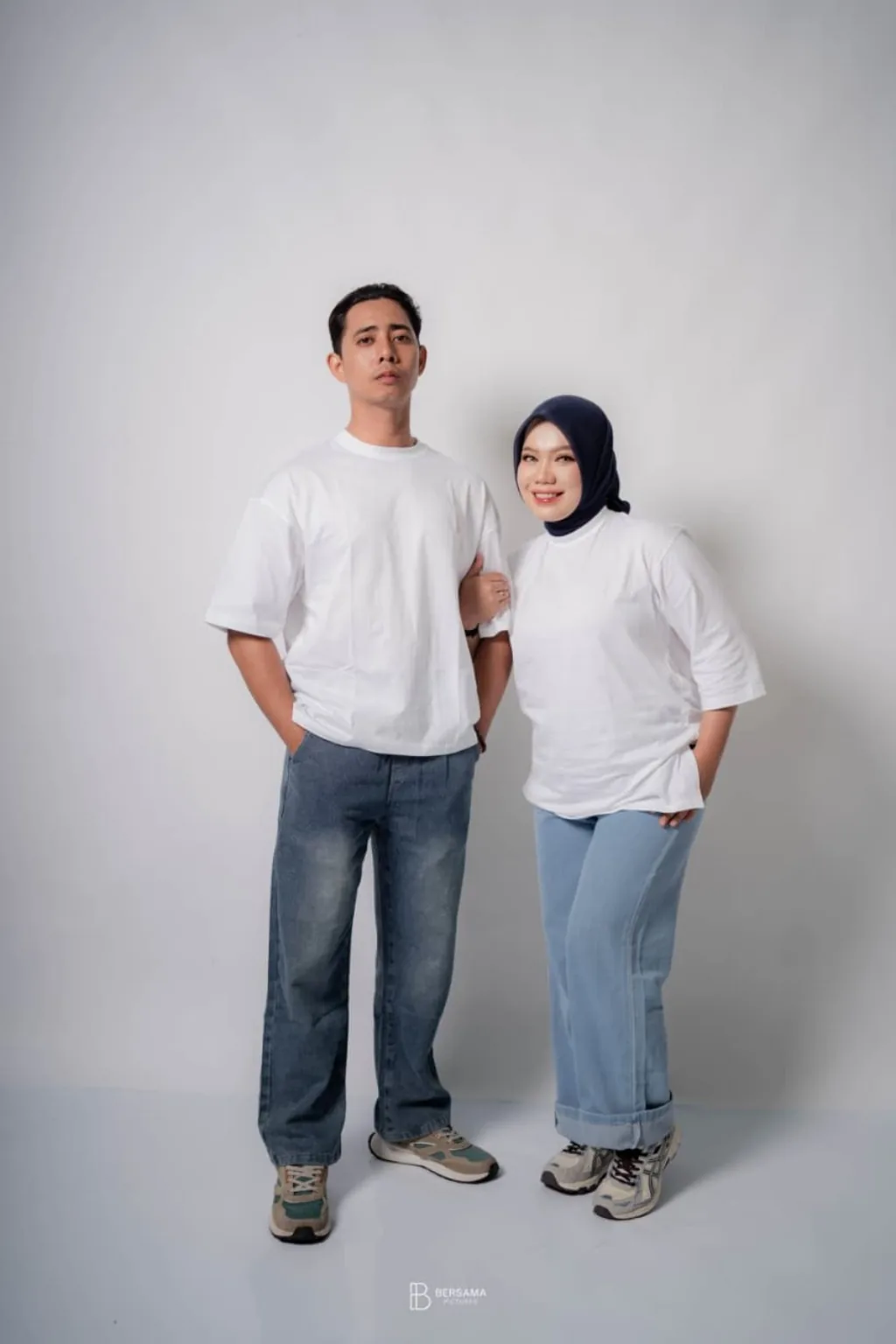 Arif dan Dilla berdiri bersama